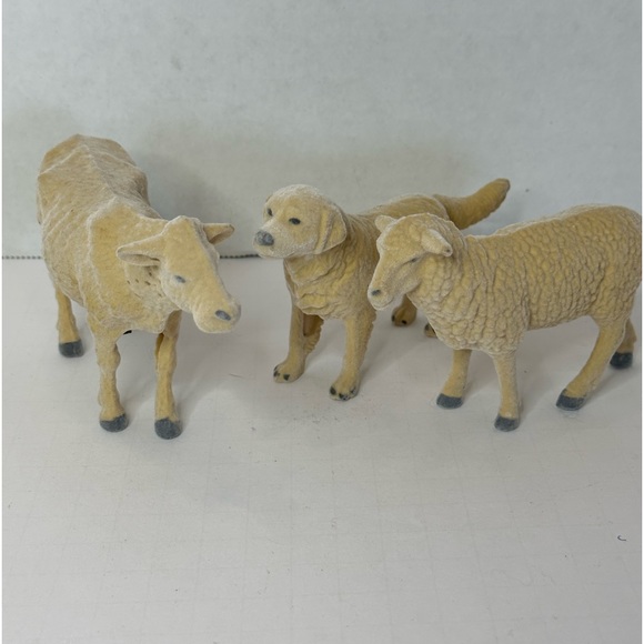 Flocked Barnyard animals with sounds cow sheep dog - Picture 1 of 6